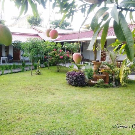 Minine Guesthouse Silang エクステリア 写真