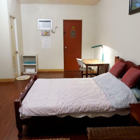 Minine Guesthouse Silang エクステリア 写真