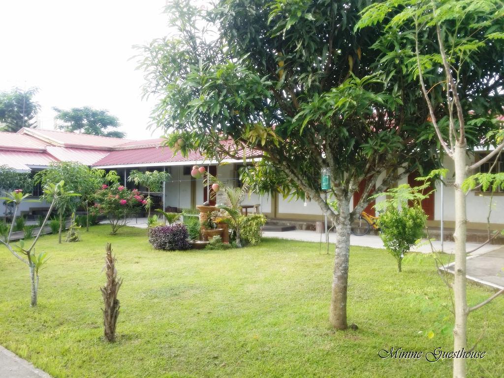 Minine Guesthouse Silang エクステリア 写真