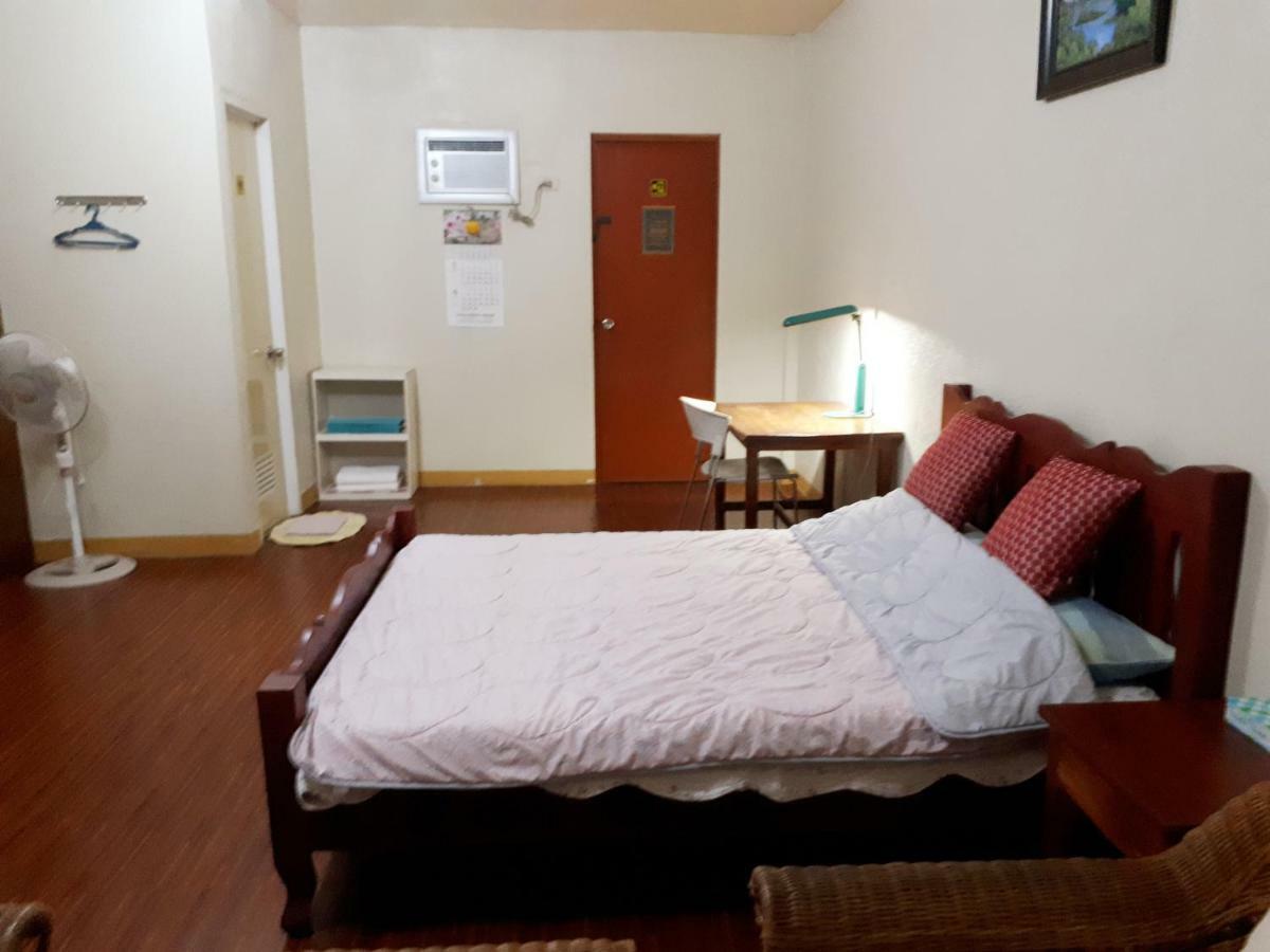 Minine Guesthouse Silang エクステリア 写真