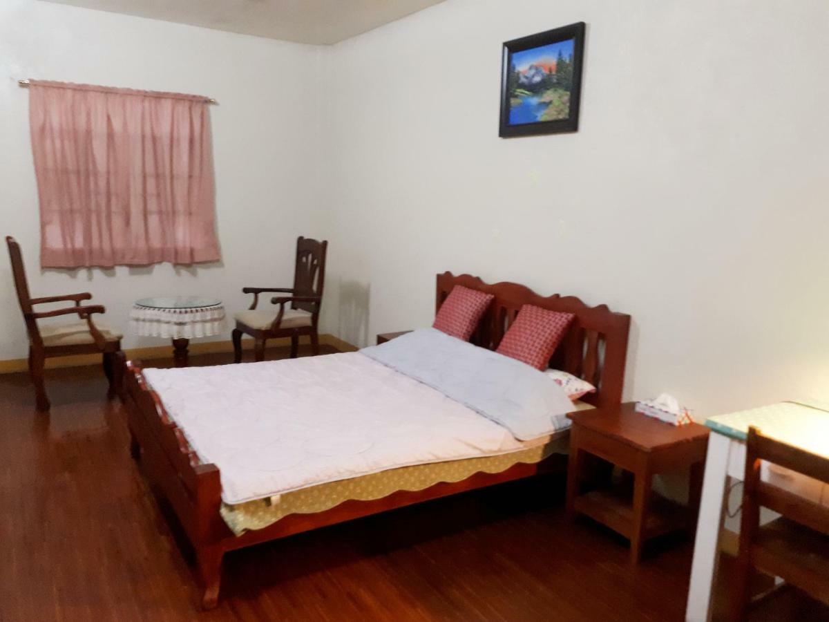 Minine Guesthouse Silang エクステリア 写真