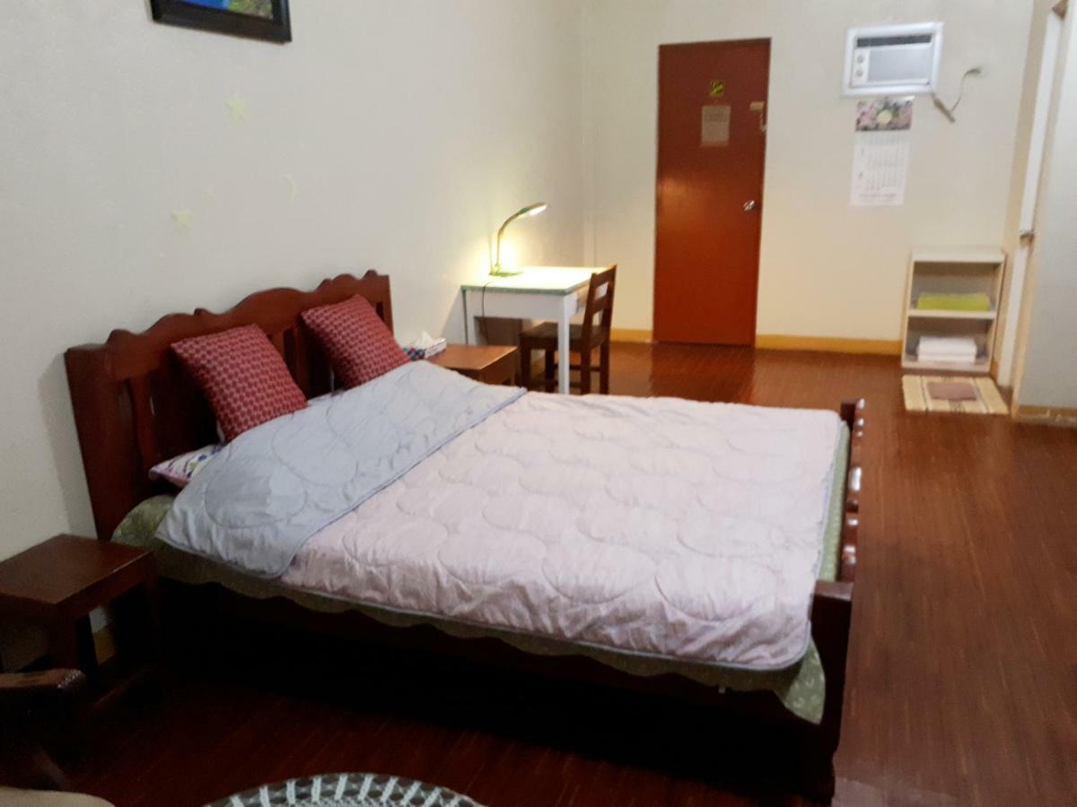 Minine Guesthouse Silang エクステリア 写真