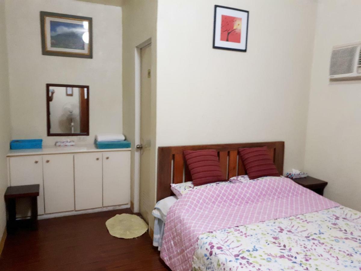 Minine Guesthouse Silang エクステリア 写真