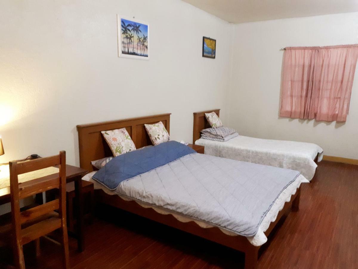 Minine Guesthouse Silang エクステリア 写真