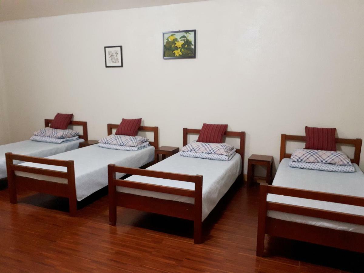 Minine Guesthouse Silang エクステリア 写真