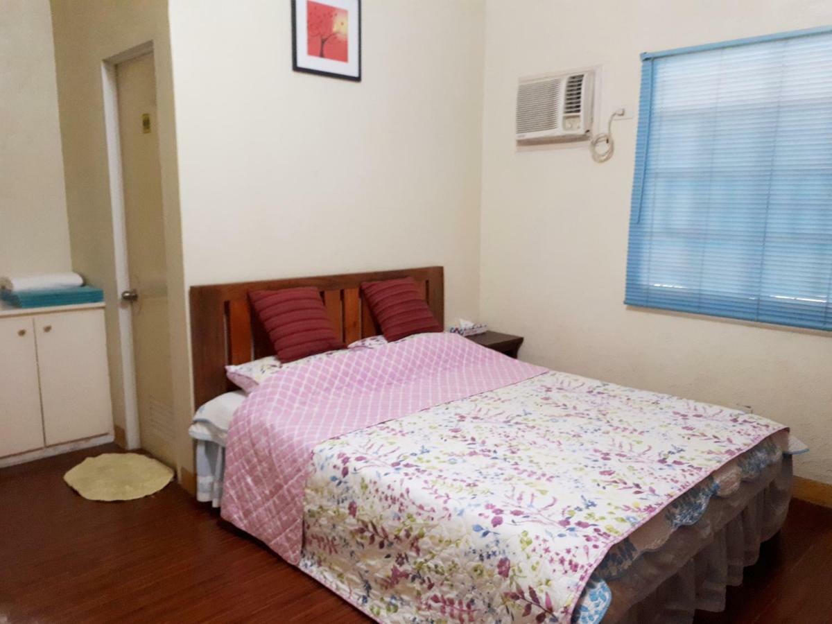 Minine Guesthouse Silang エクステリア 写真