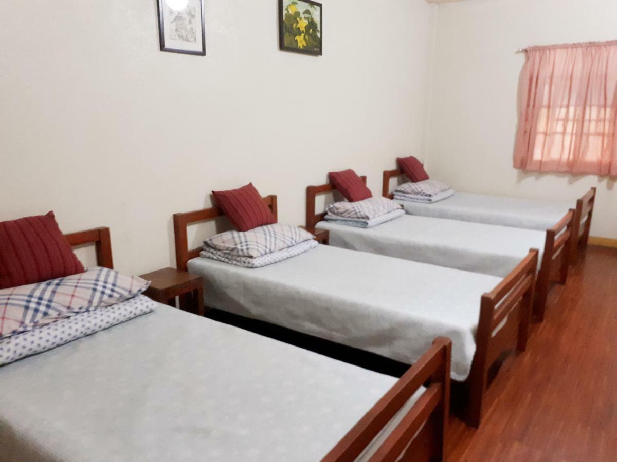 Minine Guesthouse Silang エクステリア 写真
