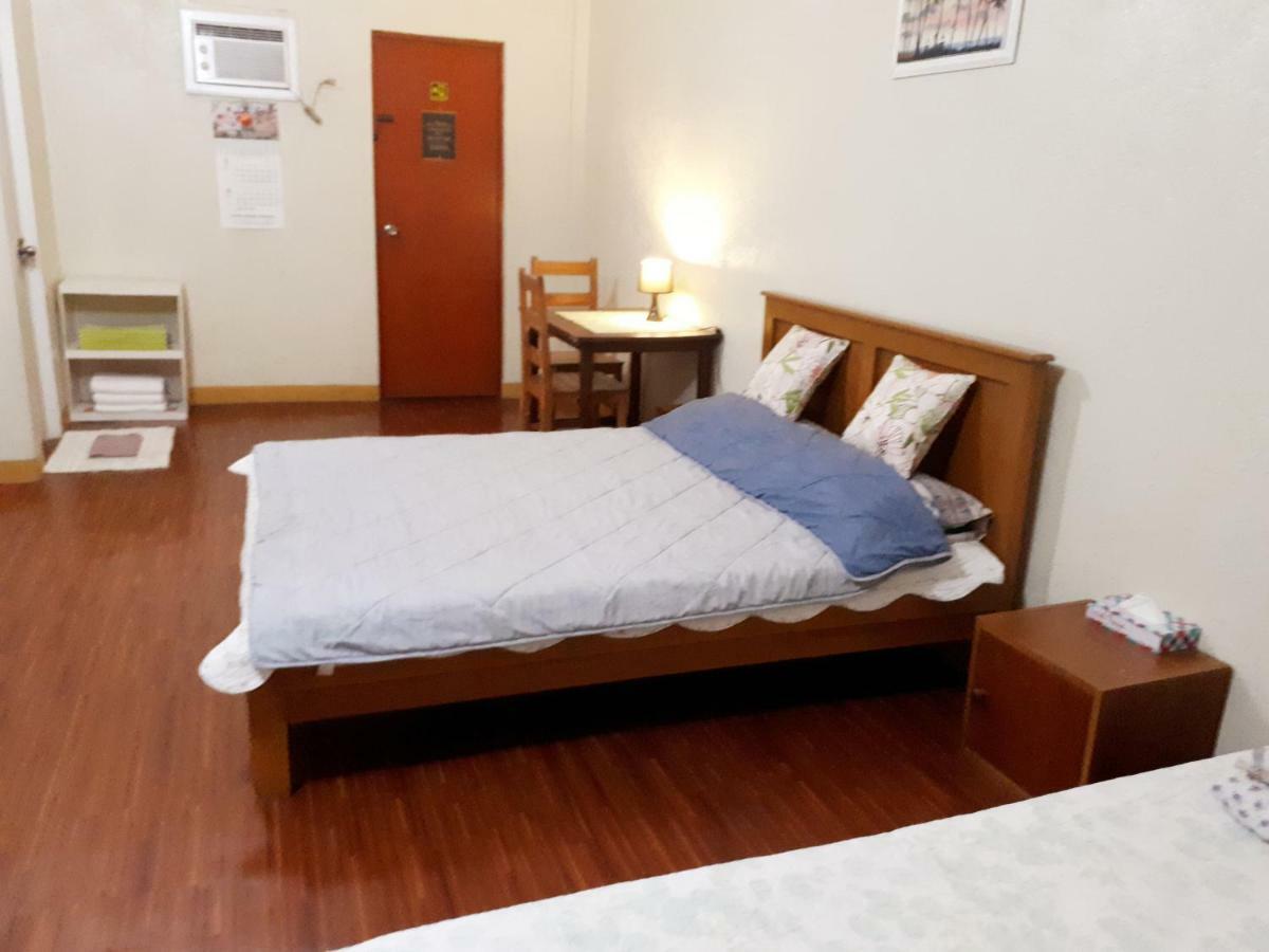 Minine Guesthouse Silang エクステリア 写真