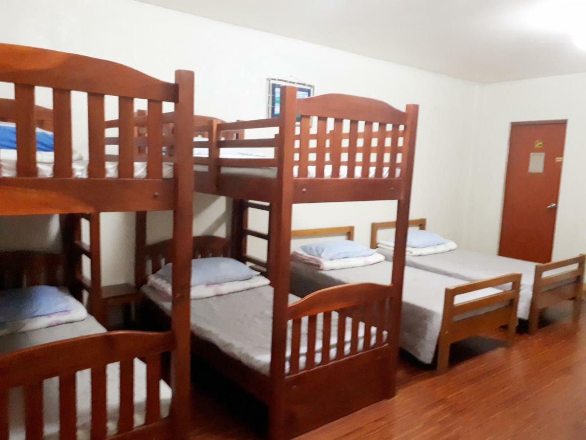 Minine Guesthouse Silang エクステリア 写真