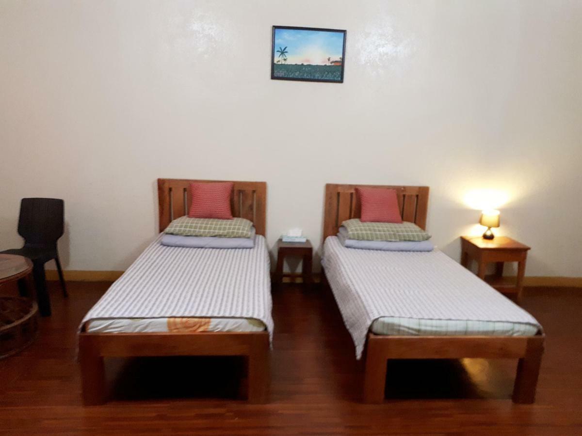 Minine Guesthouse Silang エクステリア 写真