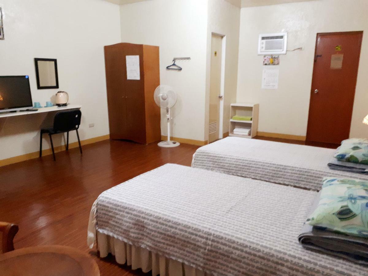 Minine Guesthouse Silang エクステリア 写真