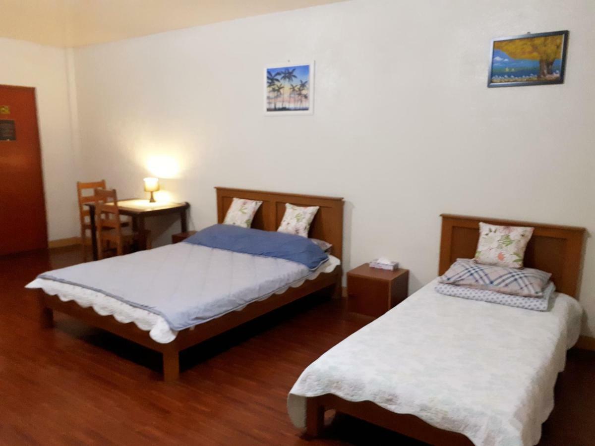 Minine Guesthouse Silang エクステリア 写真