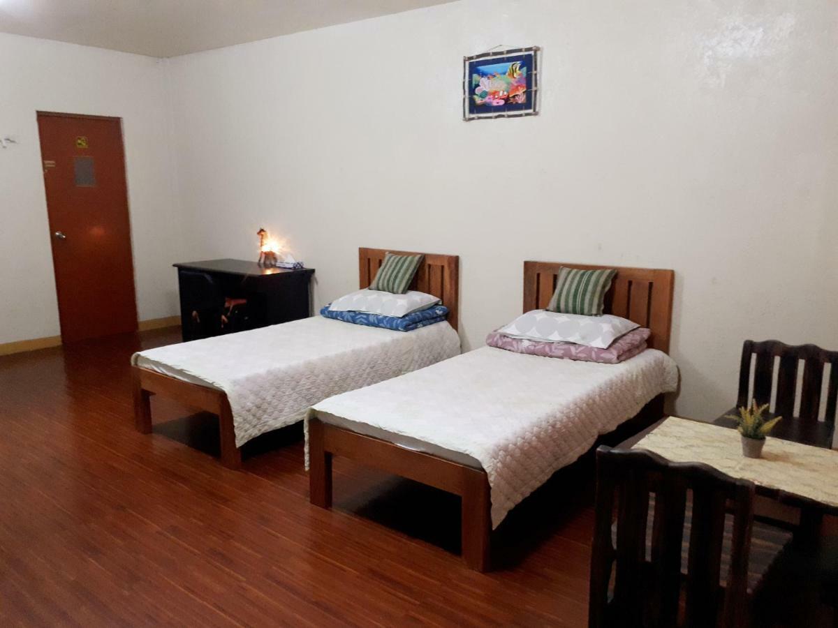 Minine Guesthouse Silang エクステリア 写真