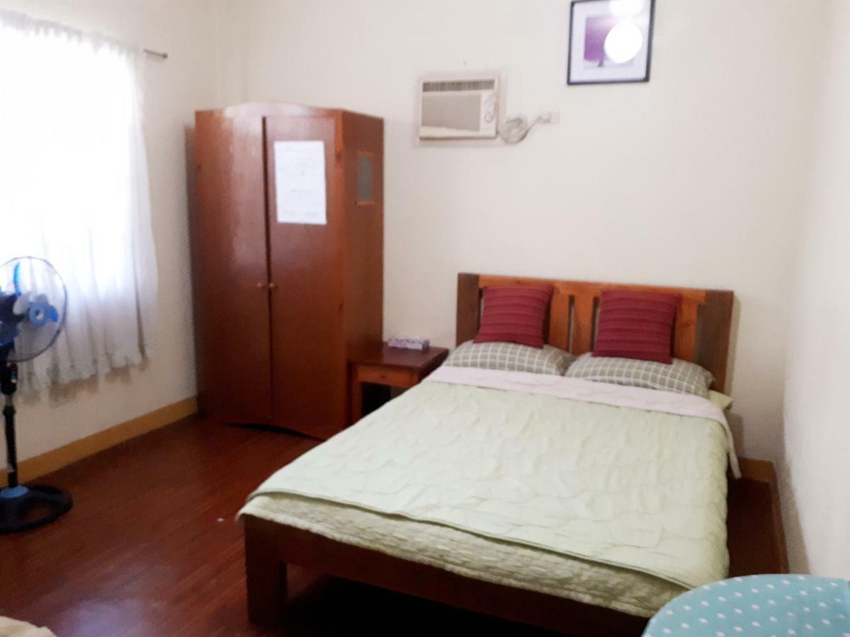 Minine Guesthouse Silang エクステリア 写真