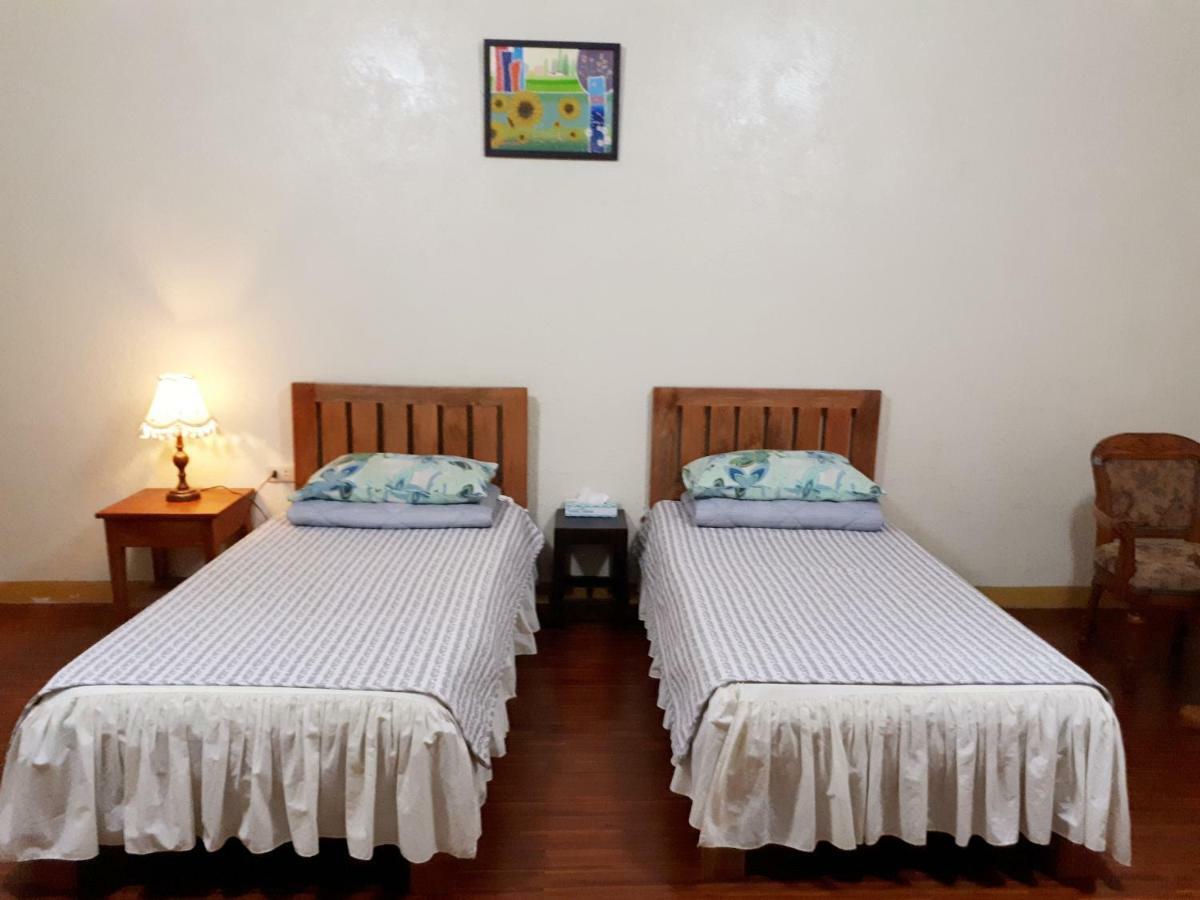 Minine Guesthouse Silang エクステリア 写真